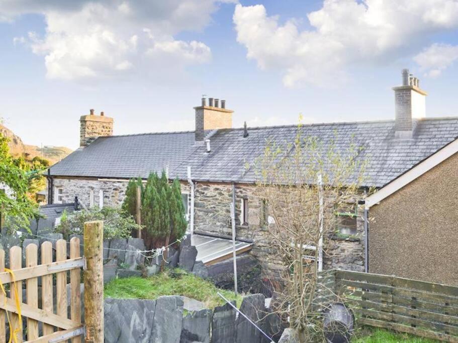 Cosy Terrace Cottage Built Into The Mountain Side. Blaenau Ffestiniog Buitenkant foto