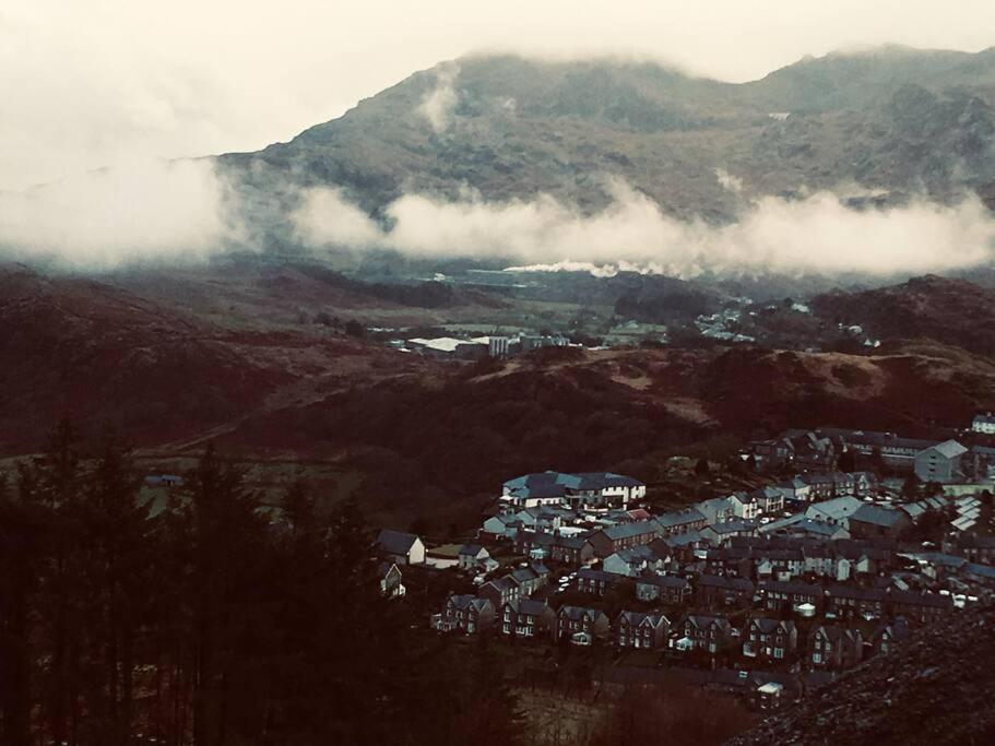 Cosy Terrace Cottage Built Into The Mountain Side. Blaenau Ffestiniog Buitenkant foto