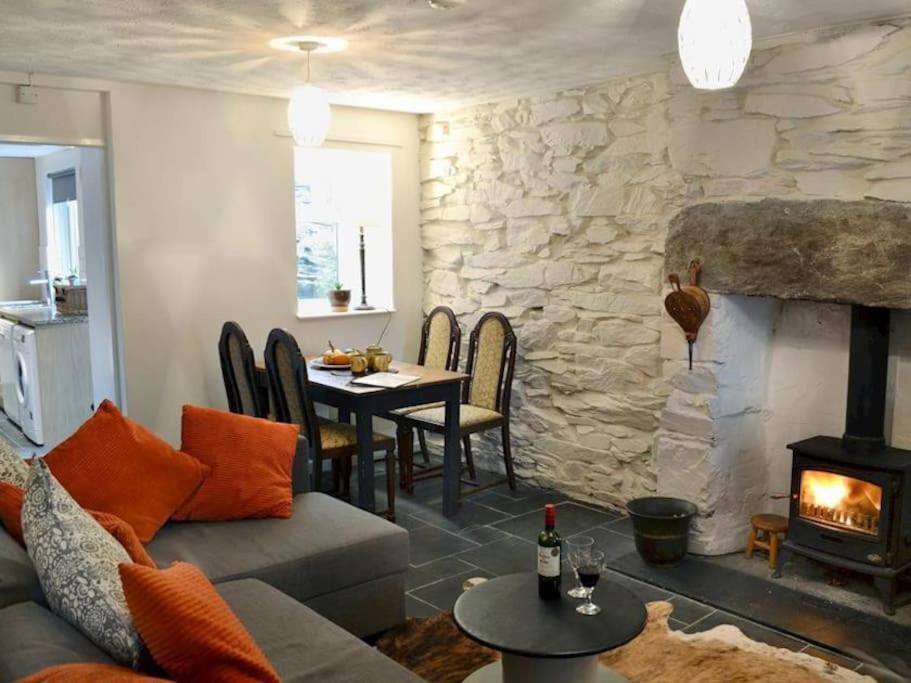 Cosy Terrace Cottage Built Into The Mountain Side. Blaenau Ffestiniog Buitenkant foto